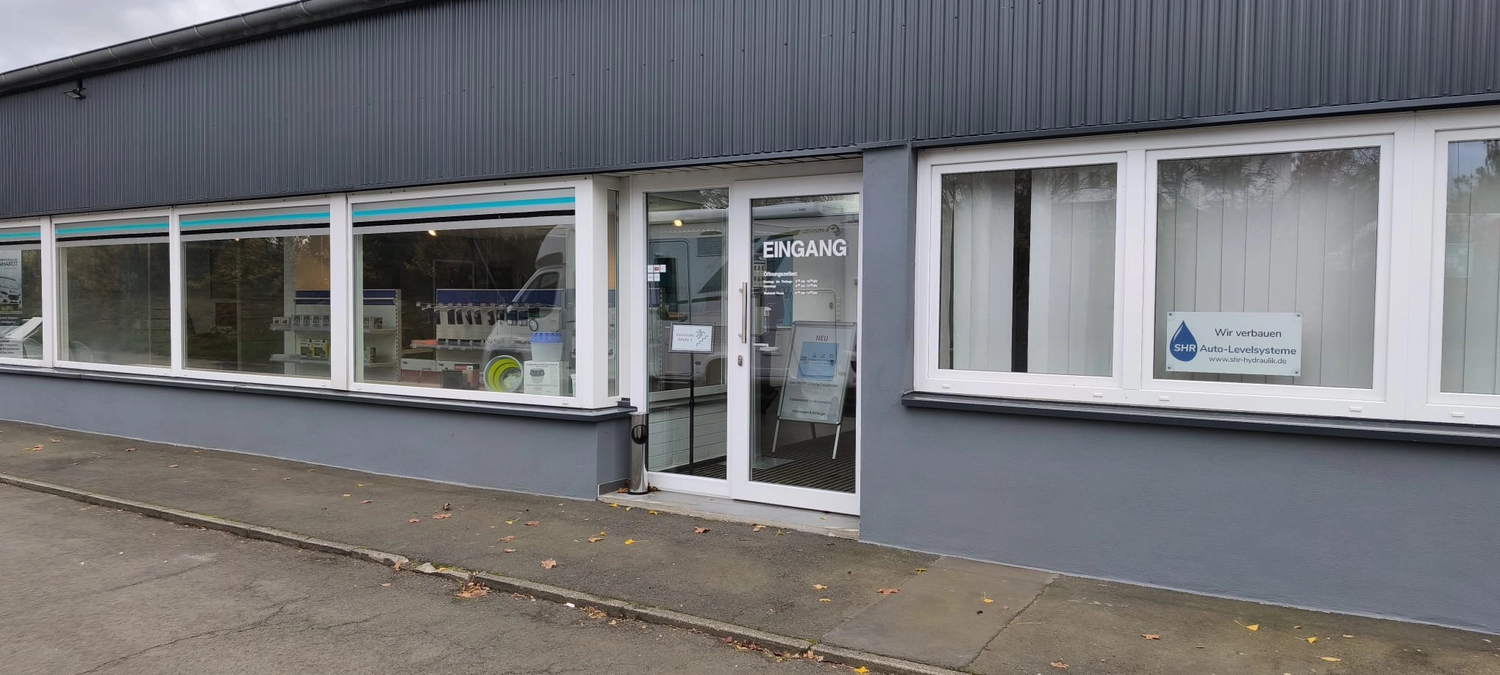 Camping Zentrale Grünberg - Campingshop & Werkstatt - Ladentür