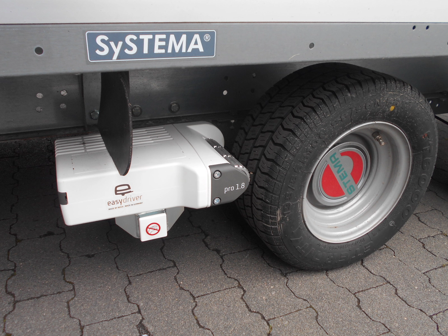 Camping Zentrale Grünberg - Campingshop & Werkstatt - Wohnwagenteil