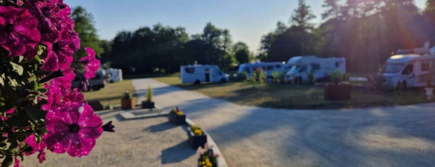 Camping Zentrale Grünberg - Campingshop & Werkstatt - Wohnwagenparkplatz